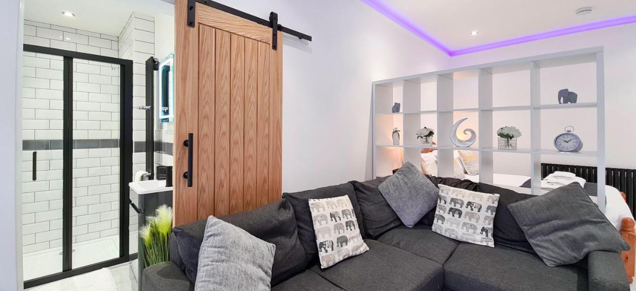 The Studio, Luxury Modern Apartment In The South Hams, Stunning Walks On The Doorstep, A 20 Minute Drive To The Beautiful Sandy Beaches, Quiet Courtyard Setting, Shops, Bars And Restaurants A Short Walk Away! Ivybridge Zewnętrze zdjęcie